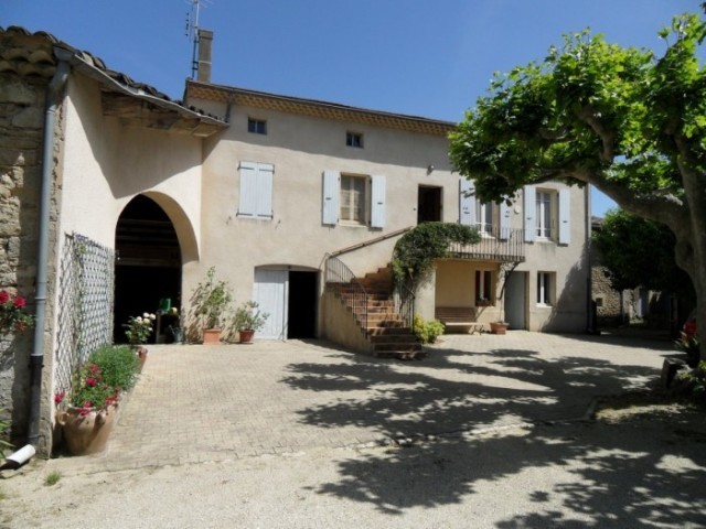 Maison Avec Dependances Sur Un Parc De..
