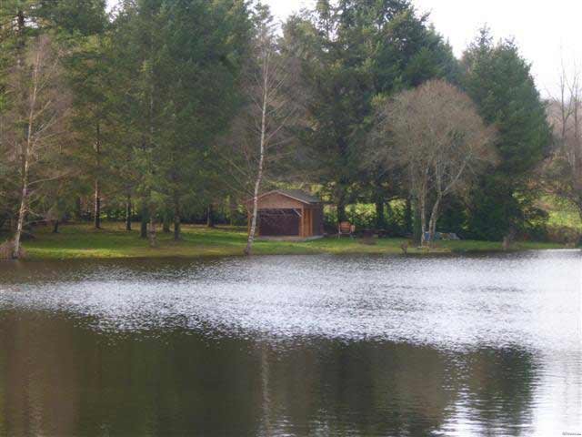 Beautiful Lake Set On More Than 12.. - 2