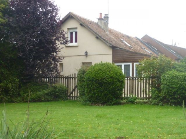 House on Beautiful 2142m2 Land - 2