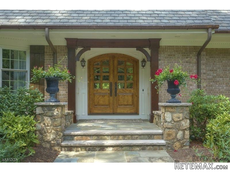 4 bedroom Detached House For Sale: 90.. - 2