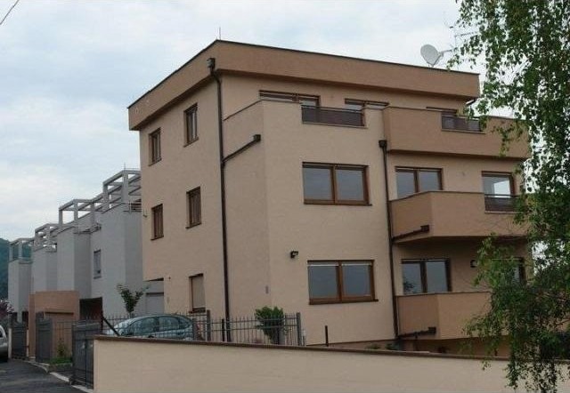 8 bedroom Villa For Sale: Zagreb.. - 2