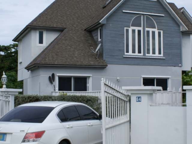 Apartment/townhouse - Located in.. - 2