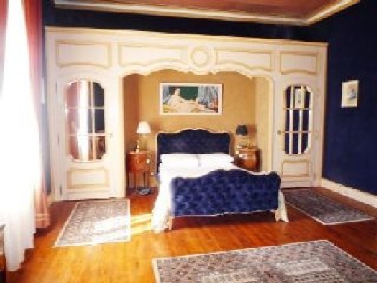 Main House & Gite in This Chateau - 2