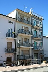 6 storey townhouse in a beautiful..