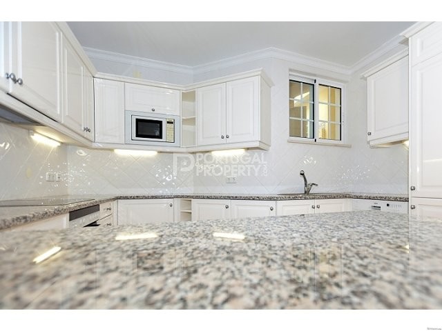 Spacious 3 Bedroom Apartment on a.. - 2