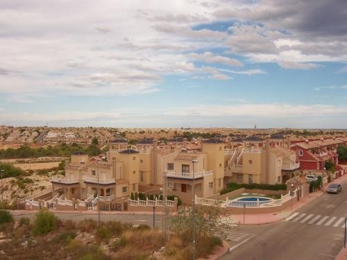 2 Bed, 1 Bath First Floor Apartment