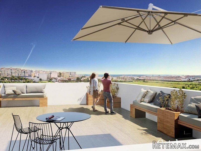 Charming 4 Beds Apartment With A..