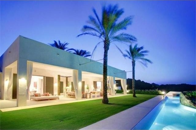 8 bedroom Detached Villa For Sale:..