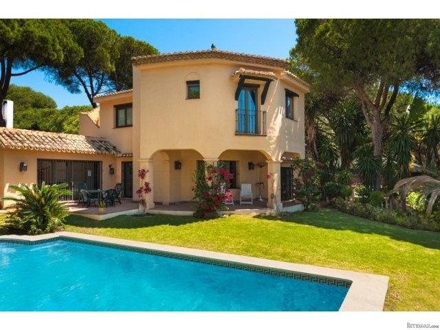 4 Bedrooms - Villa - Malaga - For Sale