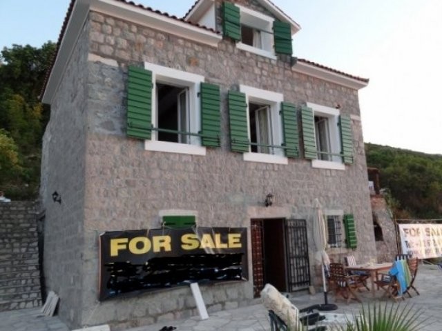 House at the sea, Pristan Kotor
