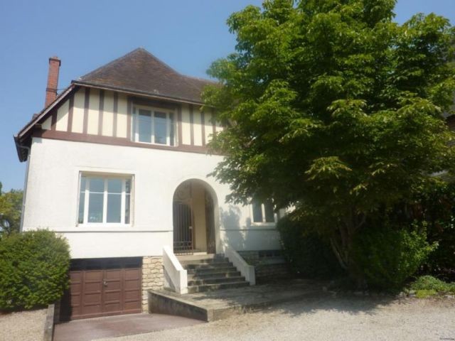Lovely Mature House in Town