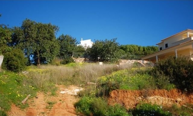 Plot of 590 sq m, with approved project.. - 2