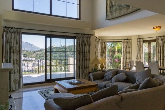 Villa - Immaculate 4 bedroom villa with..