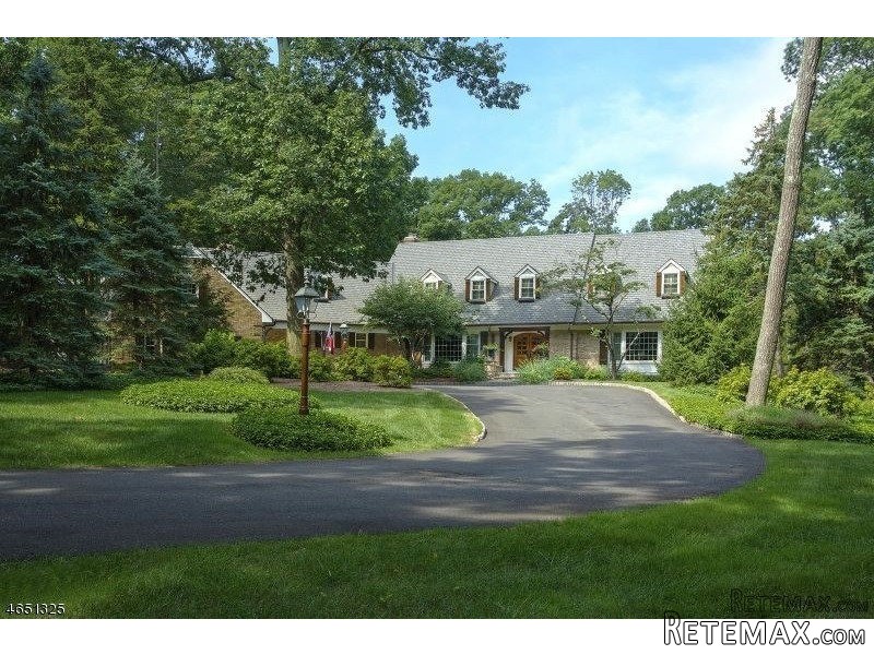 4 bedroom Detached House For Sale: 90..