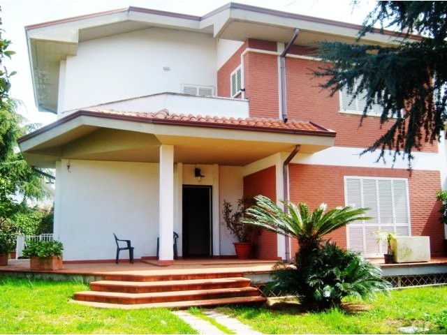 3 Bedrooms - Townhouse - For Sale