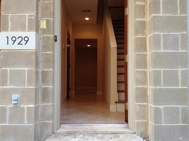 3 bedroom Apartment For Sale: 1929.. - 2
