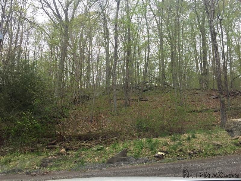 2 bedroom House For Sale: 130 Hickory.. - 2