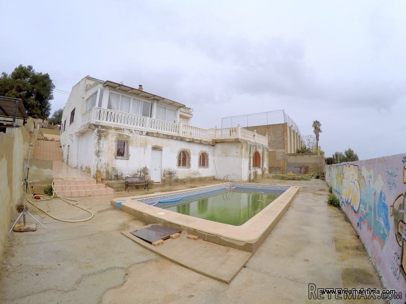 Large villa for sale in..