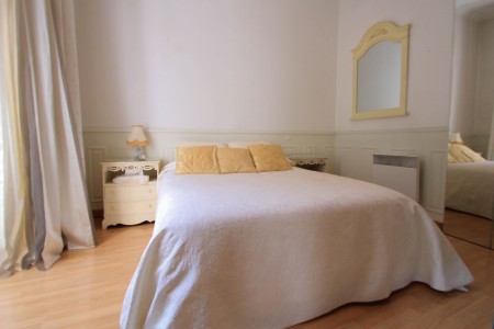 Menton. Town centre apartment. Fully..