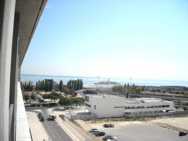 4 Bedrooms Apartment in Lisboa with..
