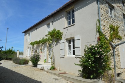 Stunning views and great living space -..