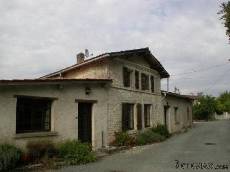 3 Bedroom Renovated Country Stone House..