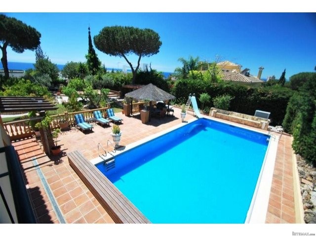 Villa for sale in Marbella East..
