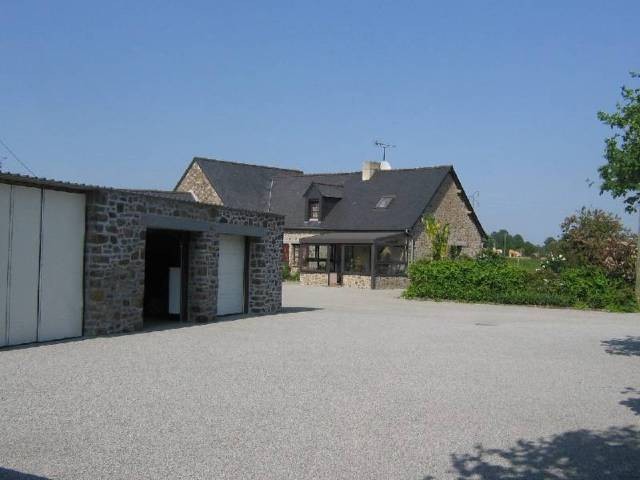 Large Family House with Outbuilding - 2