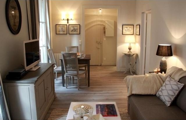 1 bedroom Property For Sale: 7th.. - 2