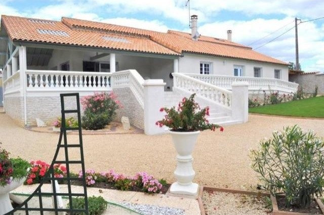 3 bedroom Villa For Sale: 86110 35 MIN... - 2