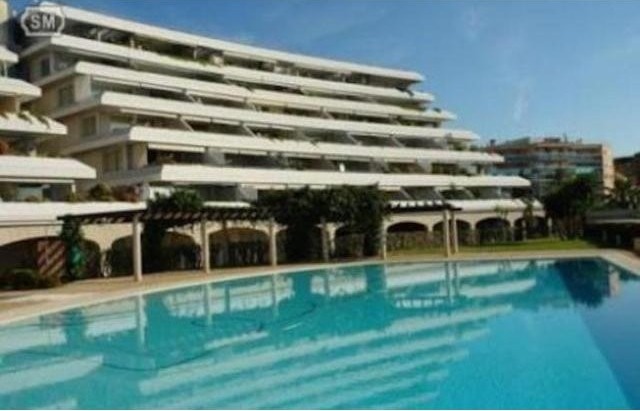 4 bedroom Apartment For Sale: Marina..