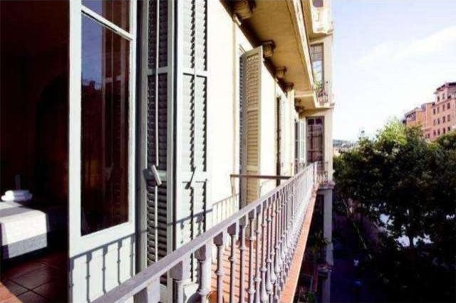 BARCELONA, BRIGHT APARTMENT