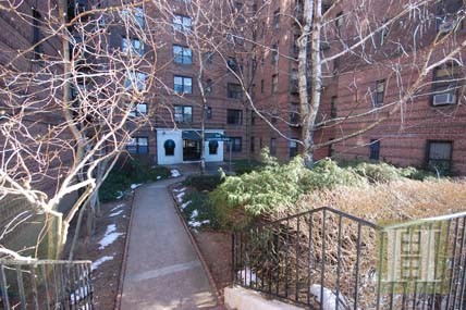 2 bedroom Apartment For Sale: GREYSTONE..