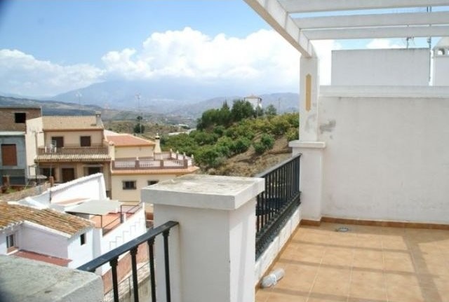 Detached House for Sale in Benamocarra..
