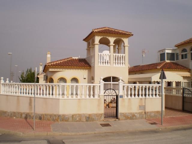2 bed 1 bath detached corner plot villa..