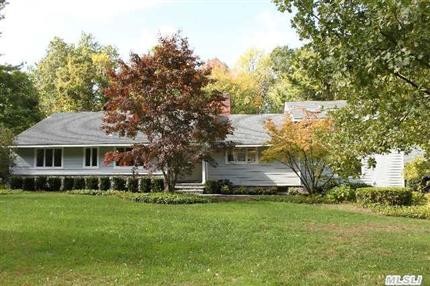 3 Frost Creek Dr Lattingtown, NY 11560