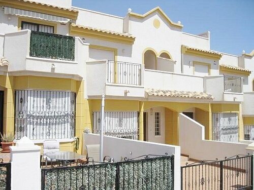 TERRACED VILLA WITH LARGE UNDERBUILD