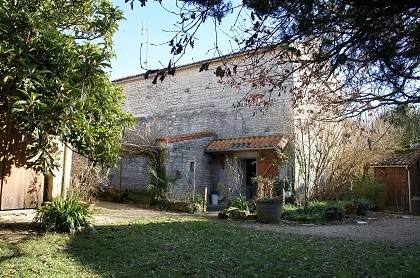 Habtable village property with garden