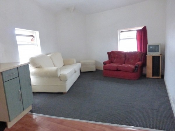 F1, 156 County Road L4 5PH