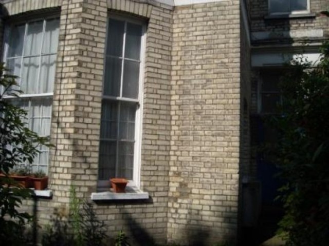 2 Bed Flat/Apartment To Let in London - 2