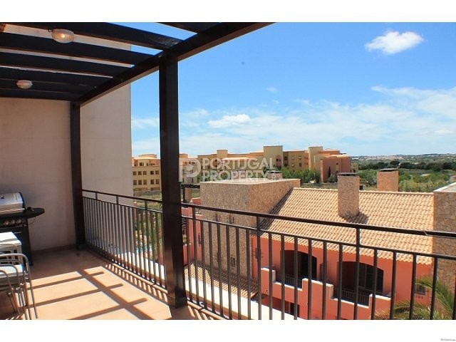 Penthouse apartment with views to the..