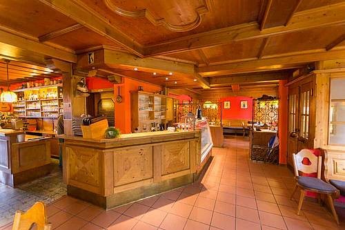Well-run guest house with separate..