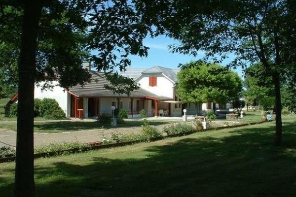 Garlin (64) - Stunning restored..