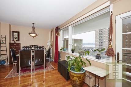 2 bedroom Apartment For Sale: 5800..