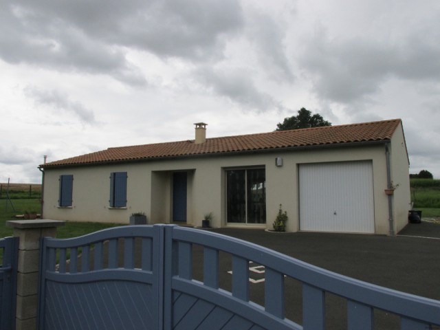 Detached 3 Bed Bungalow In Good..
