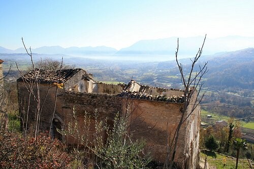 Stunning stone ruin in a panoramic.. - 2