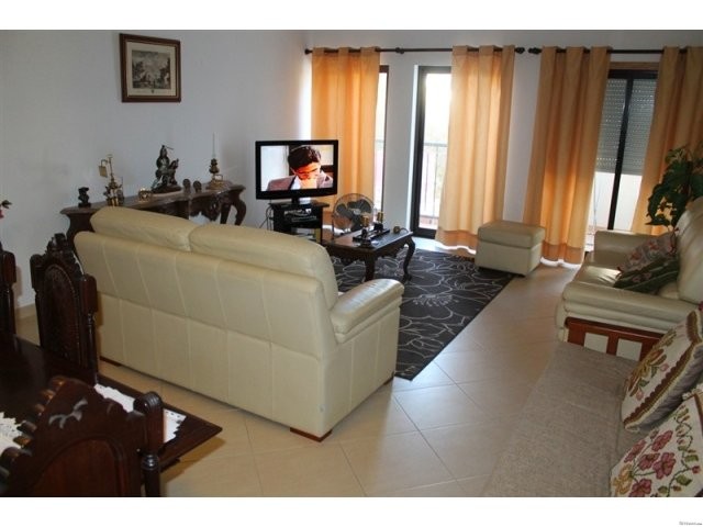 LARGE THREE BEDROOM APARTMENT WITH.. - 2
