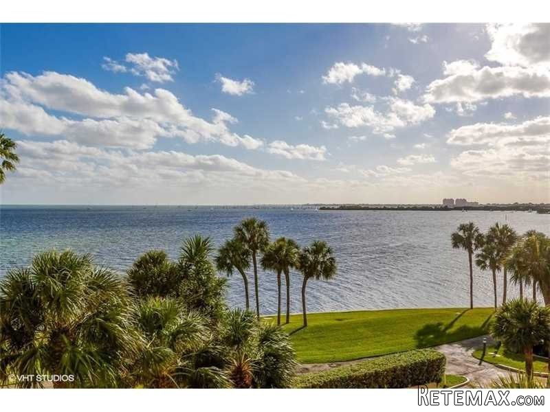 3 bedroom Flat For Sale: 1 Grove Isle..