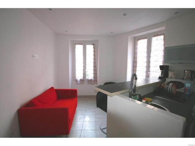 Alluring three bed in good location - 2
