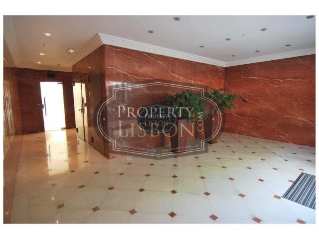 4 Bedrooms - Apartment - LISBON - For..